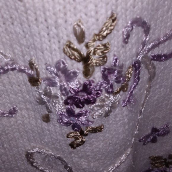 🌎Ivory Embroidered Sweater - Picture 2 of 6